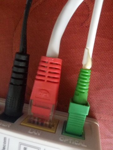 je viens de m'apercevoir que mon câble fibre (à embout vert) est